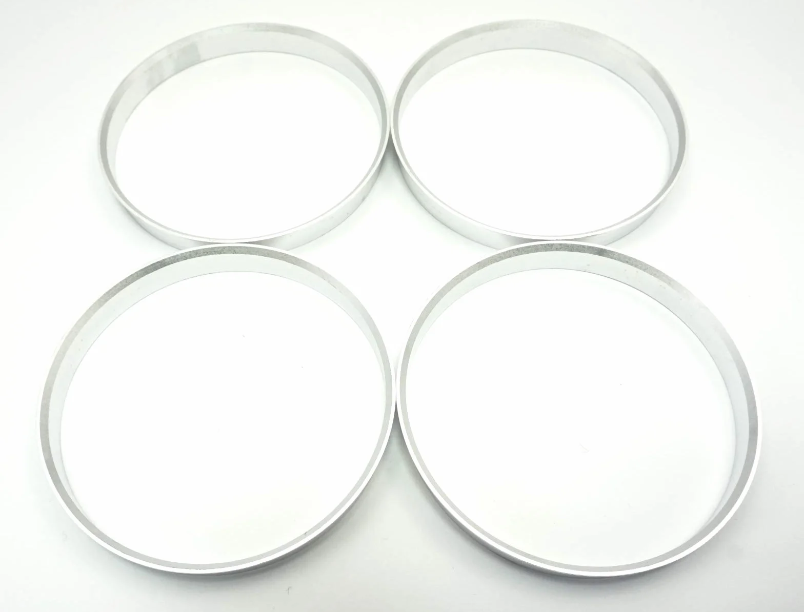 4 pierścienie centrujące z aluminium // aluminium w kolorze srebrnym 74,1 mm - 72,6 mm