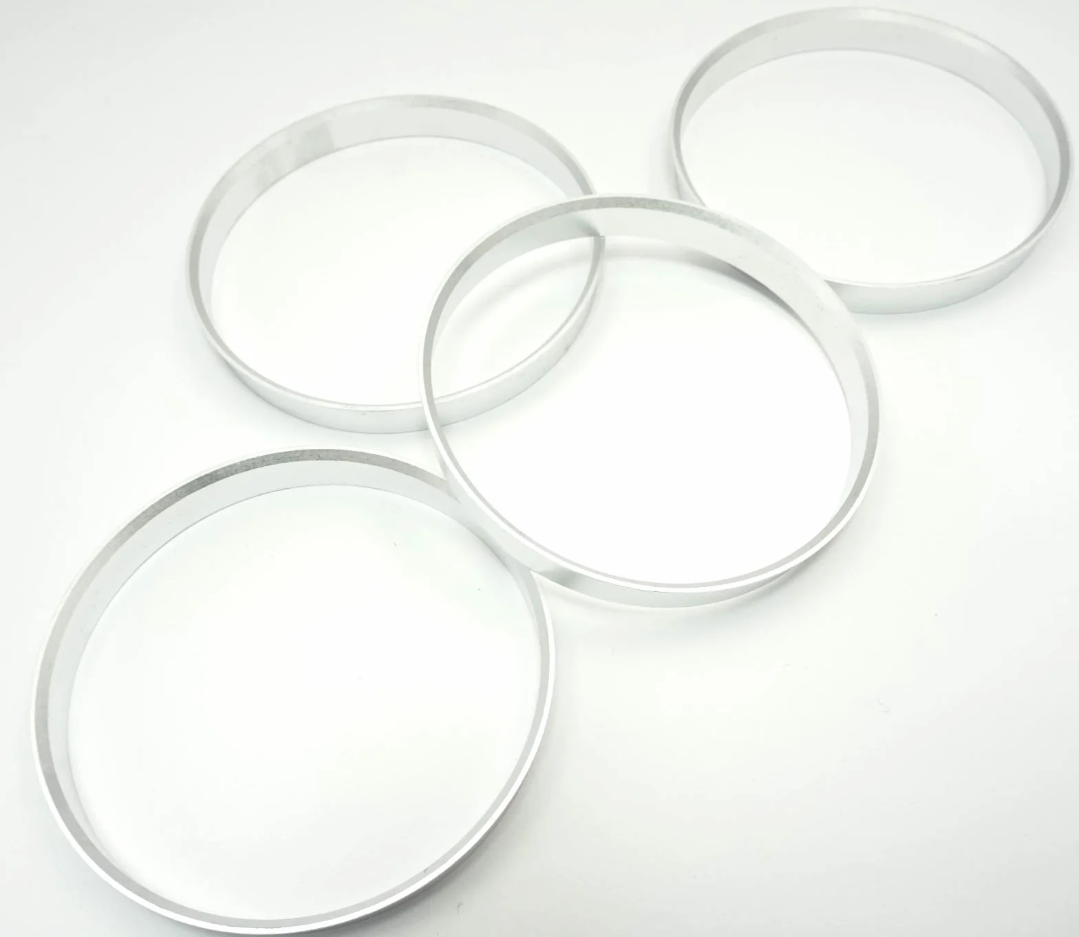4 pierścienie centrujące z aluminium // aluminium w kolorze srebrnym 74,1 mm - 72,6 mm