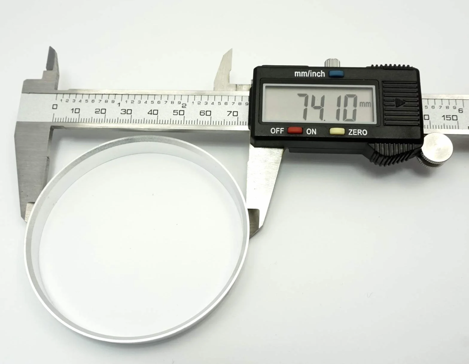 4 pierścienie centrujące z aluminium // aluminium w kolorze srebrnym 74,1 mm - 72,6 mm