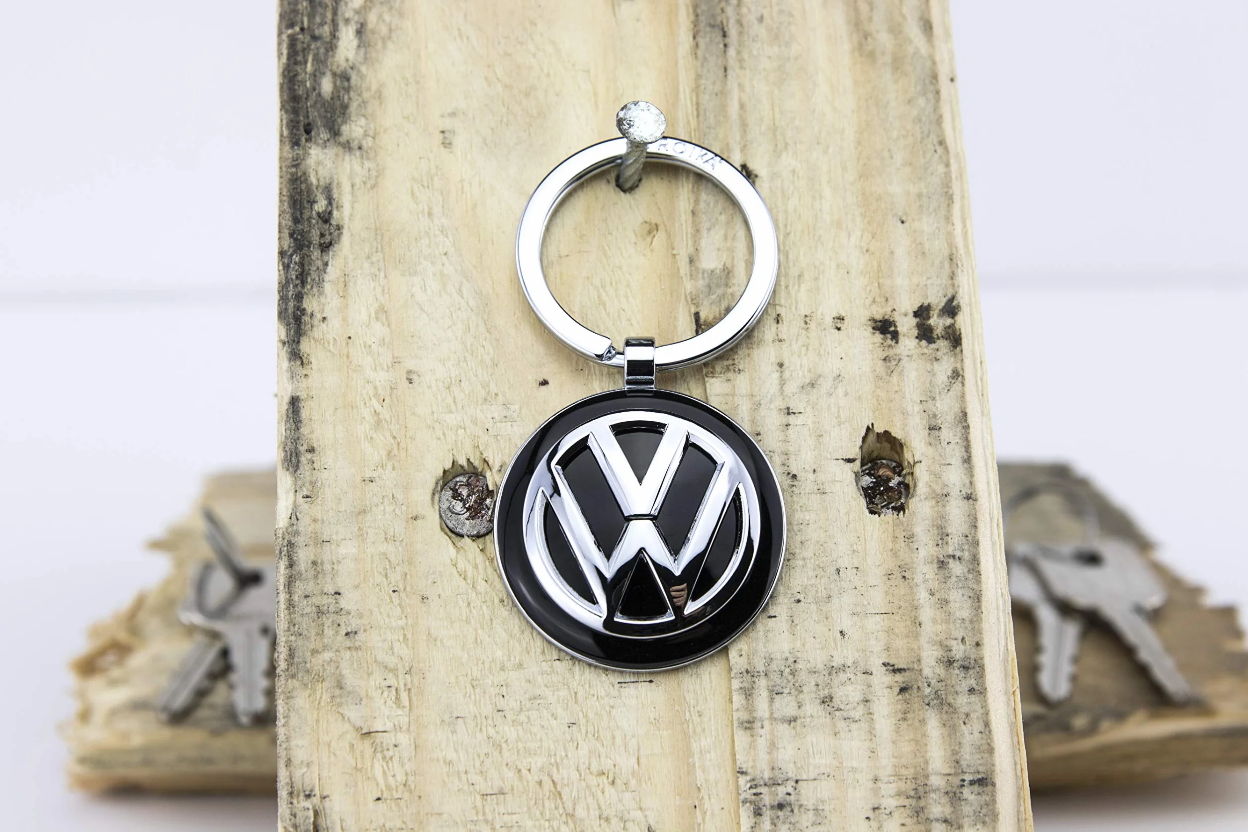 TROIKA Breloczek do kluczy KEYRING - KR16-05/VW emblemat VW 1 kółko na klucze dodatkowo oficjalna licencja Volkswagen - odlew metalowy błyszczący - oryginalny, 7 cm, czarny/srebrny, 7 cm, brelok