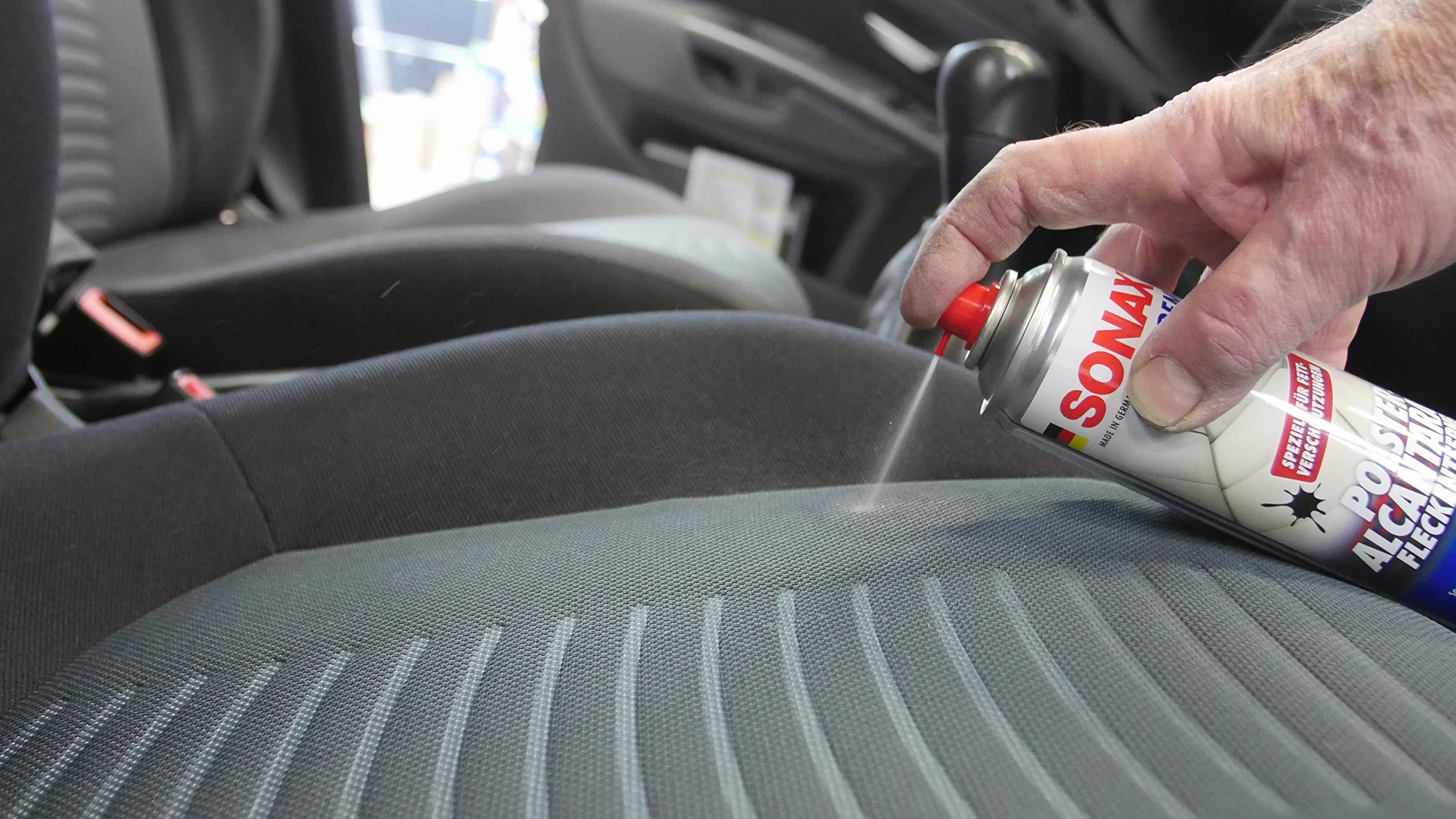 SONAX XTREME środek do usuwania plam z tapicerki i alcantara 300 ml
