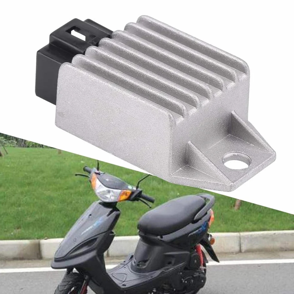 Keenso Regulator napięcia prostownik, 12 V 4 piny męski regulator gniazda prostownik do GY6 skuter motorower 50 cm3 do 150 cm3 uniwersalny ATV